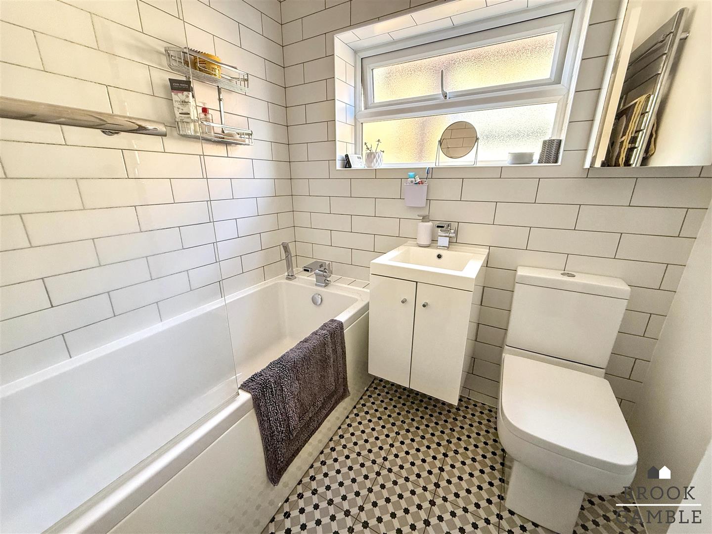 3 Bedroom House. Longland Road in Eastbourne, East Sussex 12